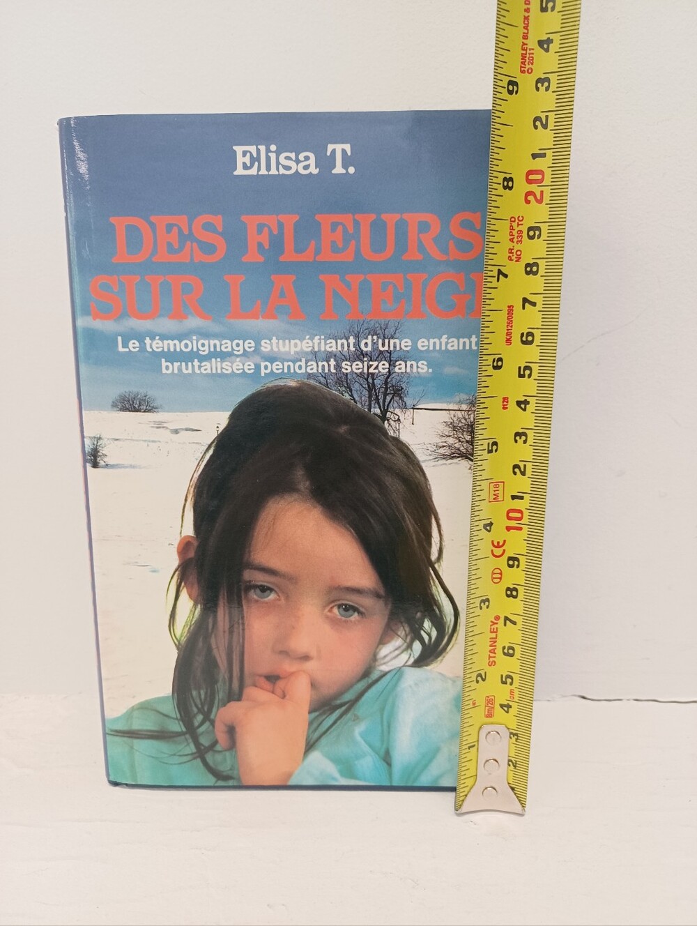 Des Fleurs Sur La Neige -  Elisa T (French) Hardcover - Picture 8 of 8